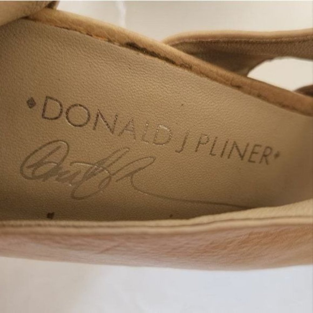 DONALD J PLINER Bataia CutOut Wedge Sandal - Picture 10 of 11